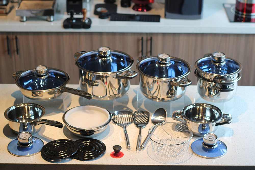 Stainless Steel Cookware Set With Blue Glass Lid — product information