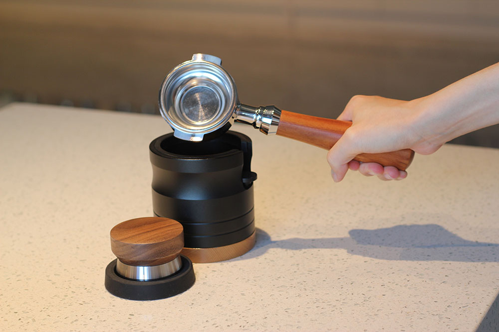 Espresso Bottomless Single Spout Portafilter With 2 Ears — product information